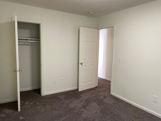 Building Photo - 1305