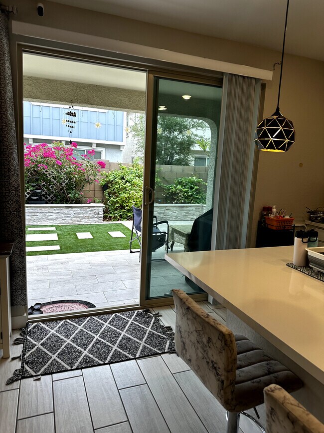 Building Photo - 1321 W Coyote Dr