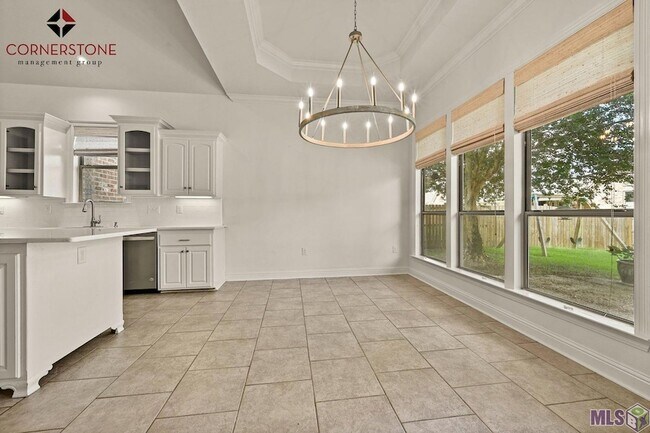 Building Photo - 8564 Grand View Dr