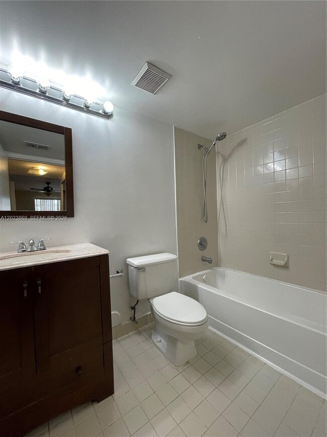 Building Photo - 2881 N Oakland Forest Dr