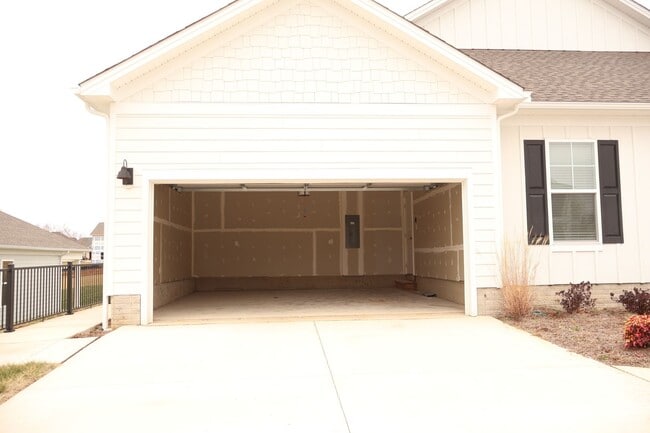 Building Photo - 15-17 Florence Sarah Ln