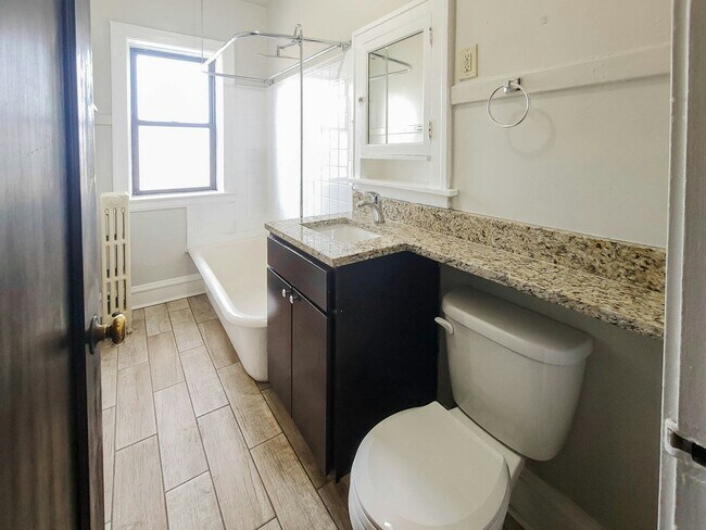 Building Photo - 5077 N Wolcott Ave