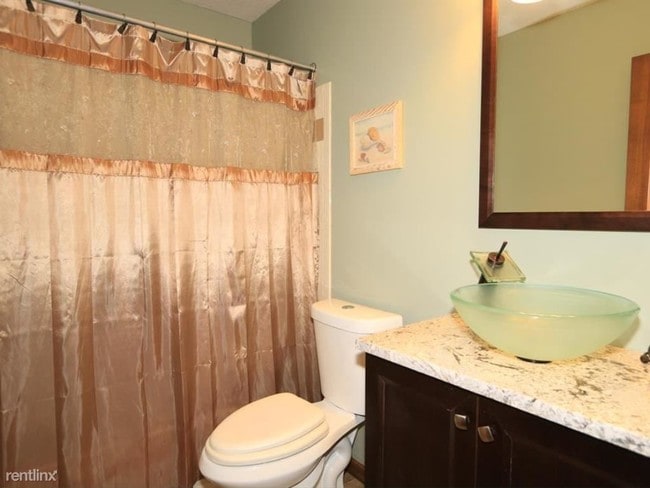 Building Photo - 3 br, 2.5 bath Condo - 2677  Montana Avenue