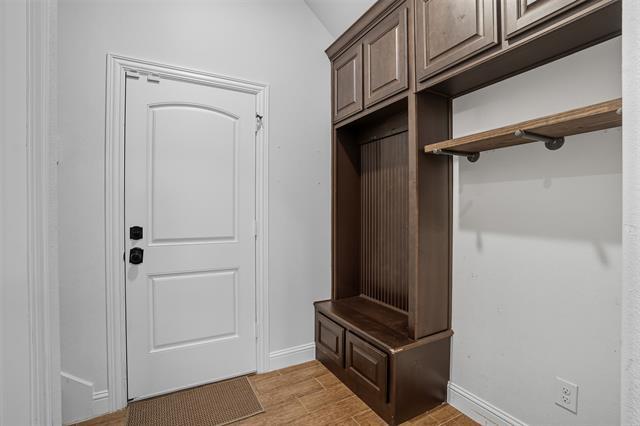 Building Photo - 533 Longshore Dr