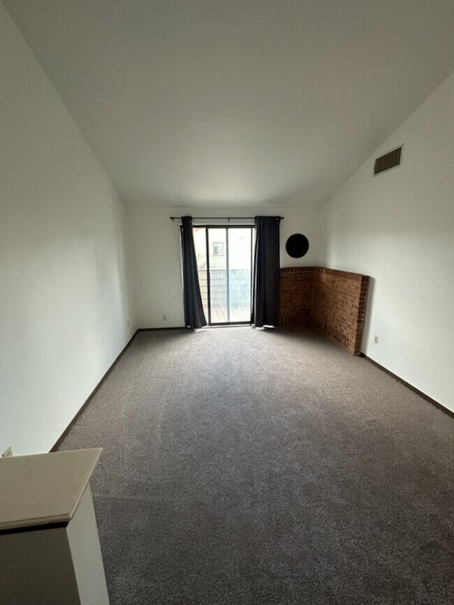 Building Photo - 93 Meadowood Dr