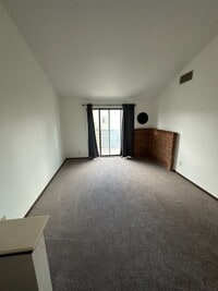 Building Photo - 93 Meadowood Dr
