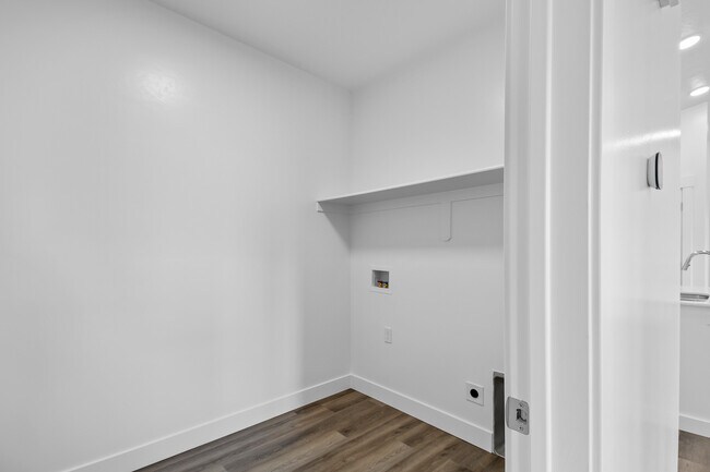 Building Photo - 5801 S Garnet Dr