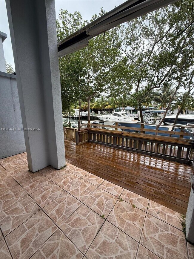 Building Photo - 2408 NE 135th St