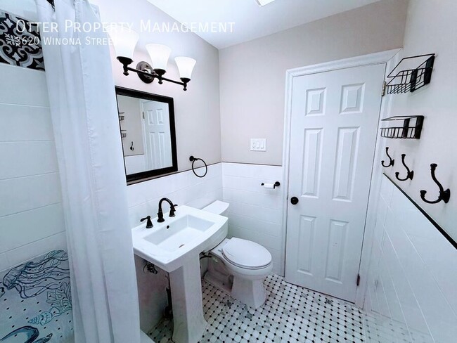 Building Photo - 3620 Winona St