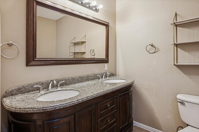 Building Photo - Awesome family home!