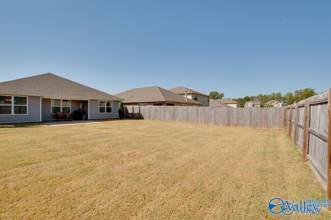 Building Photo - 123 Daymark Dr