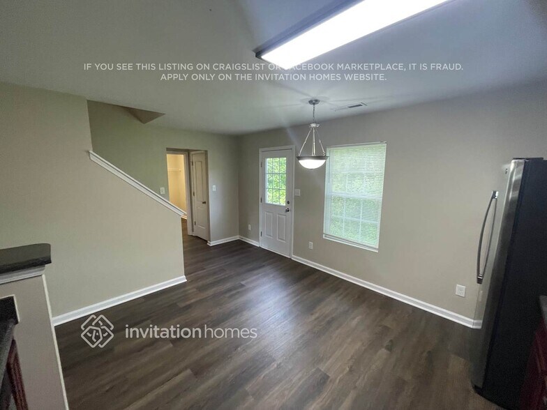 Building Photo - 1330 Cadre Cir