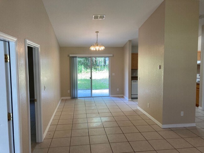 Building Photo - 3/2 Home Silver Springs Shores