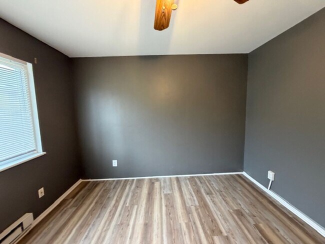 Building Photo - 7489 Hazelcrest Dr