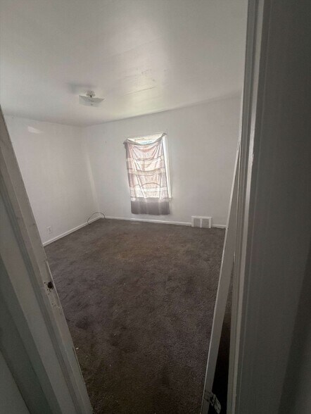 Building Photo - 5210 Dupont St