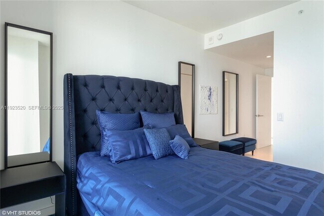 Building Photo - 501 NE 31st St