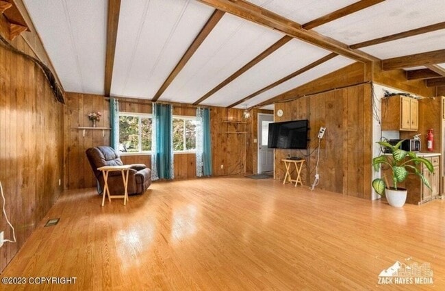Building Photo - Rare Find! Spacious East Anchorage Home wi...