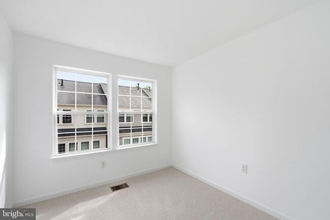 Building Photo - 4067 Fountainside Ln