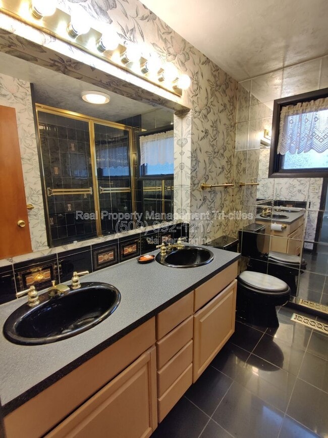 Building Photo - 7528 W Umatilla Ave