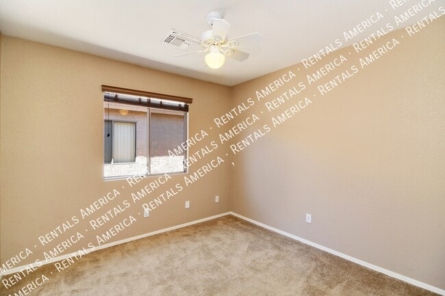 Building Photo - 865 E Impreria St