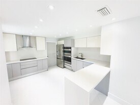 Building Photo - 1549 Barcelona Way