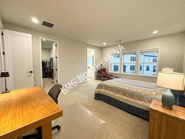 Building Photo - 41684 Carefree Court