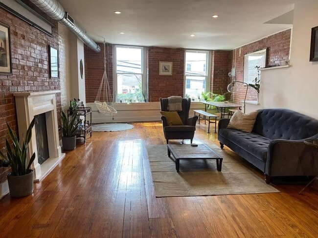 Building Photo - Beautiful 1-Bedroom Apartment in the Heart of Northern Liberties! Available mid-June!