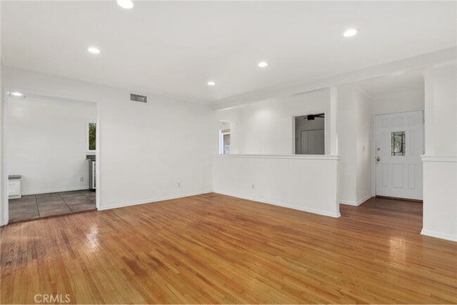 Building Photo - 5634 Ponce Ave