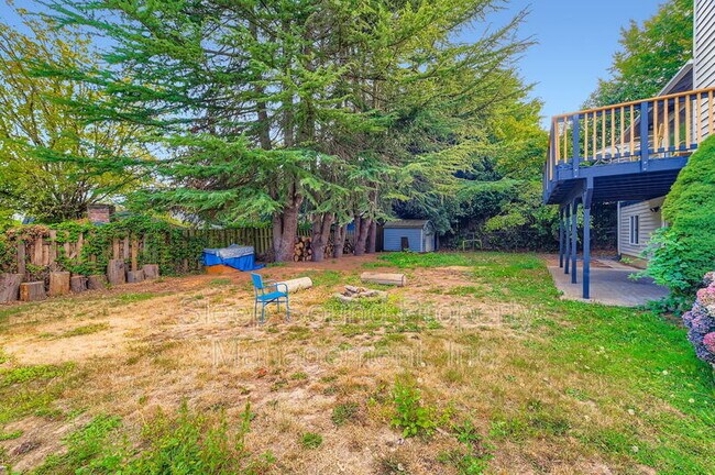 Building Photo - 4817 NE Holman St
