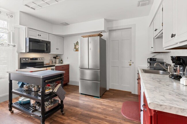 Building Photo - 38 Exeter Rd