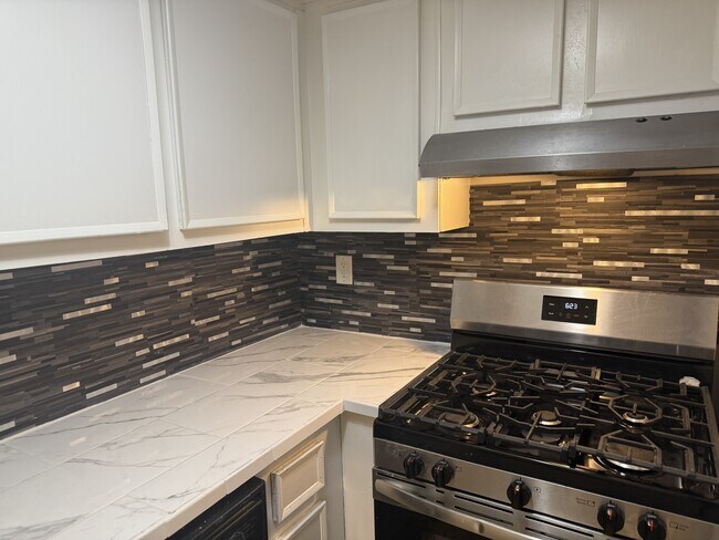 Building Photo - 6473 Klinect Ct