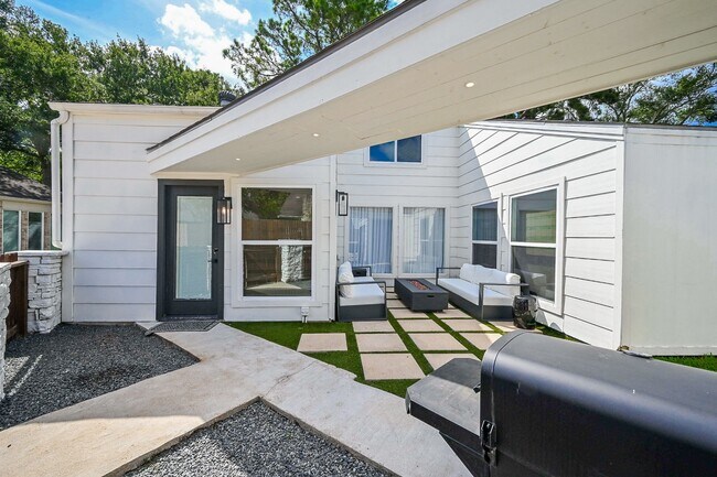 Building Photo - 4627 Turf Valley Dr