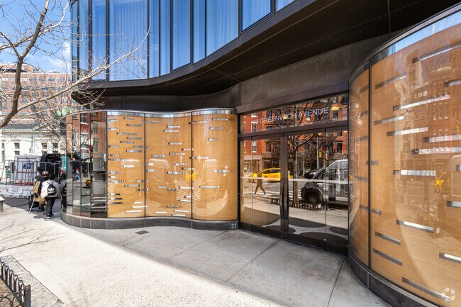 Building Photo - One Jackson Square