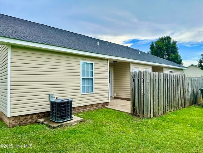 Building Photo - 1505 Joel Dr