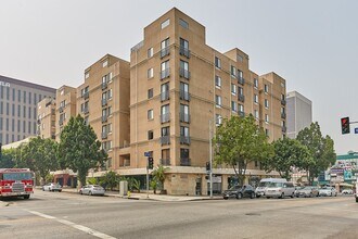 Building Photo - Spacious 2 Bed 2 Bath Condominium In K-Town