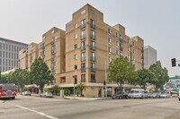 Building Photo - Spacious 2 Bed 2 Bath Condominium In K-Town