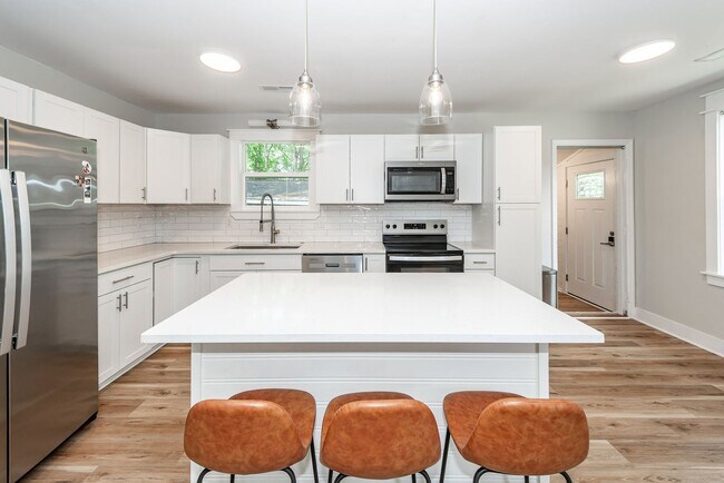 Building Photo - 3 Bedroom, 1 Bathroom Home in Willowbrook - Goose Creek
