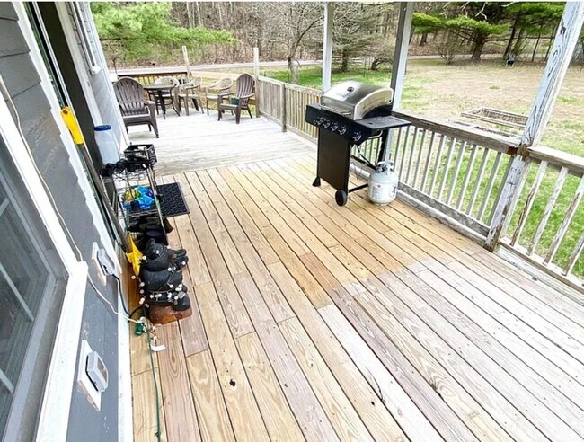 Building Photo - 3 Bedroom Apartment in Colchester VT Available 7/1!