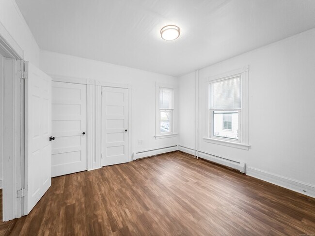 Building Photo - 634 High St