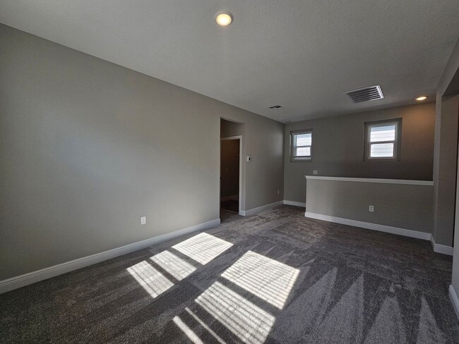 Building Photo - Beautiful and Spacious 3 bedroom 2 bath Townhome With a Split Floor Plan in Winter Garden!