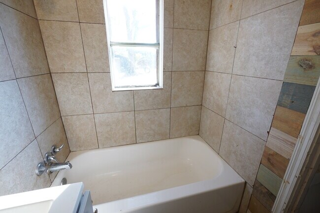 Building Photo - 2361 Joy Ln