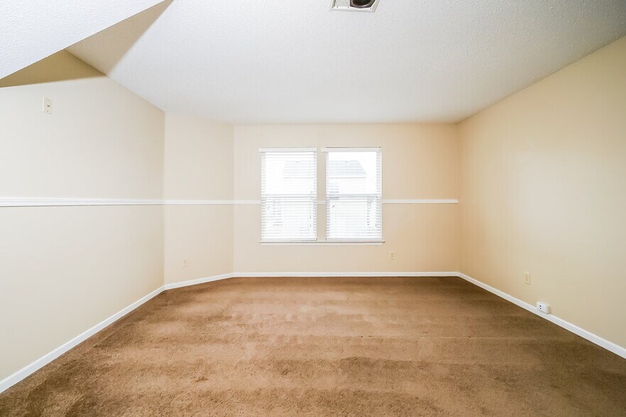 Building Photo - 677 Florence Dr