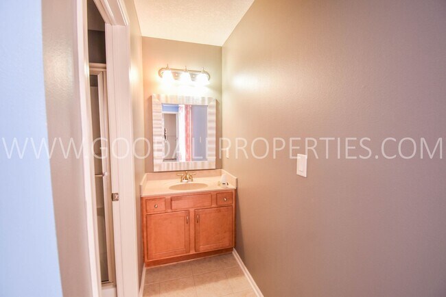 Building Photo - 4 Bedroom 4 Bath Executive Home in West Des Moines with a fenced in yard and a 3-car garage