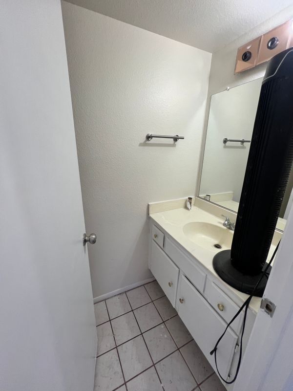 Building Photo - 1195 Bautista Ln