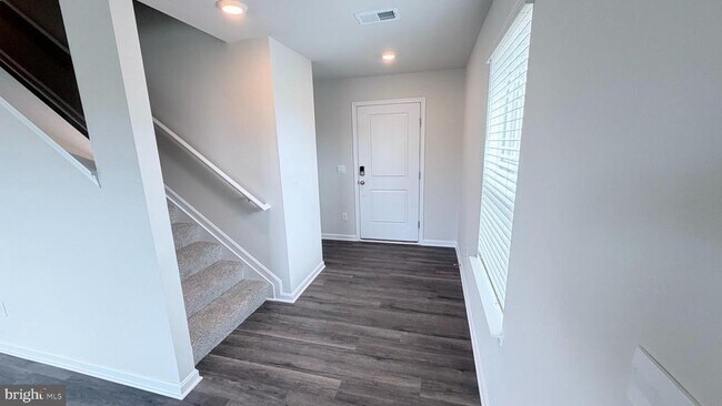 Building Photo - 107 Dinges St