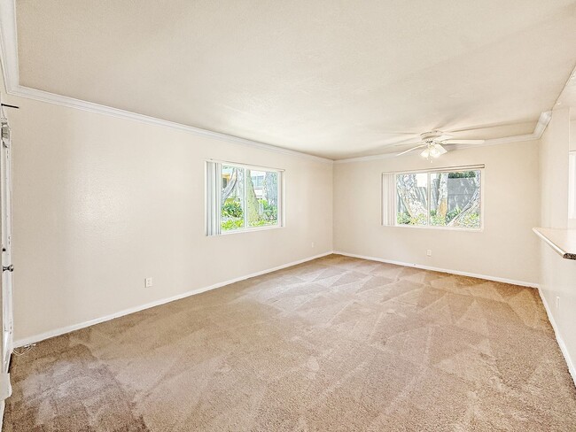 Building Photo - Gorgeous 1B/1BA Condo w/ Washer/Dryer, Walk-In Closet & Resort-Style Amenities!