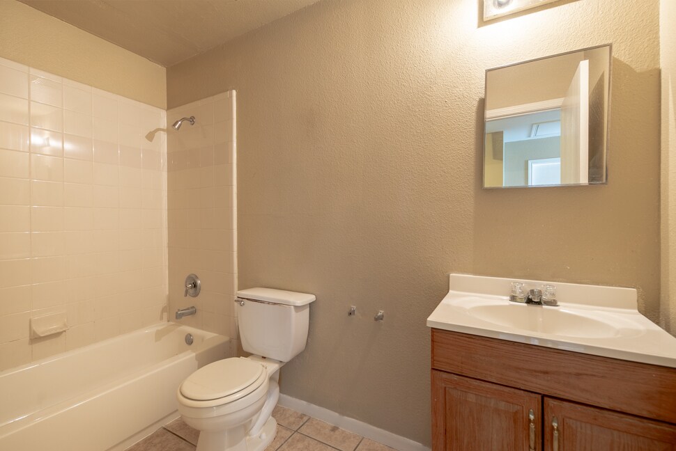 Building Photo - 7561 Windsor Oaks