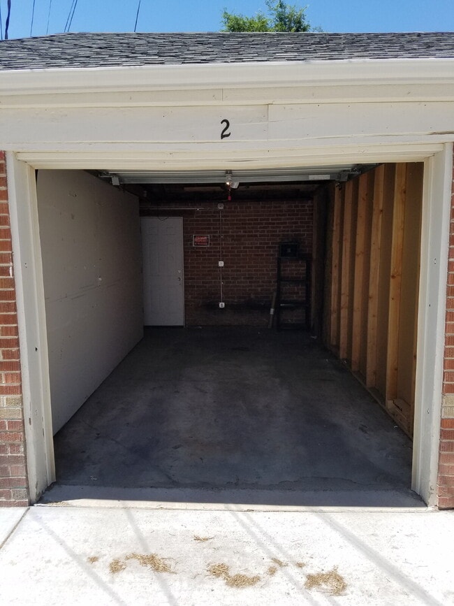 Building Photo - 1 Bed 1 Bath Mayfair Apartment With Garage in Denver! Available Now!