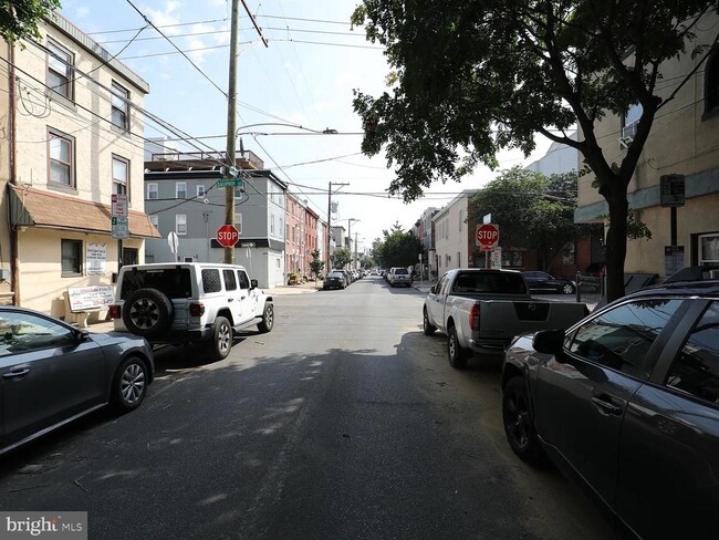 Building Photo - 2400 E Dauphin St