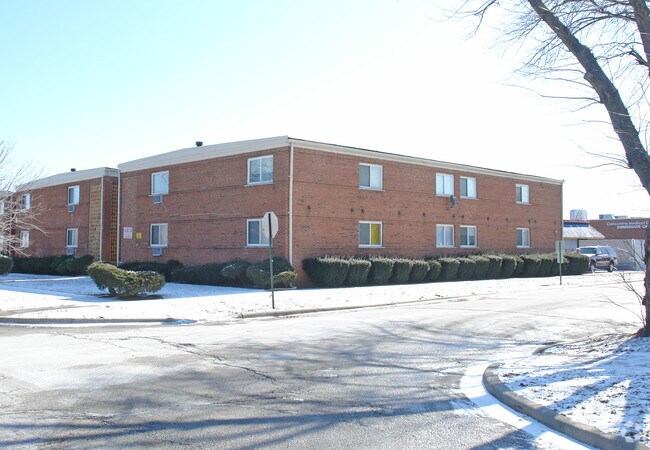 Building Photo - 10171 W Chestnut Ave
